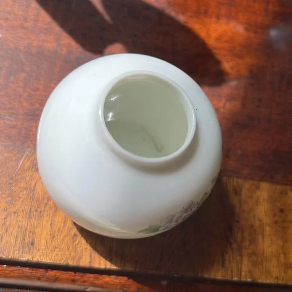 Tiny Vase for Spring - Picture 5 of 8